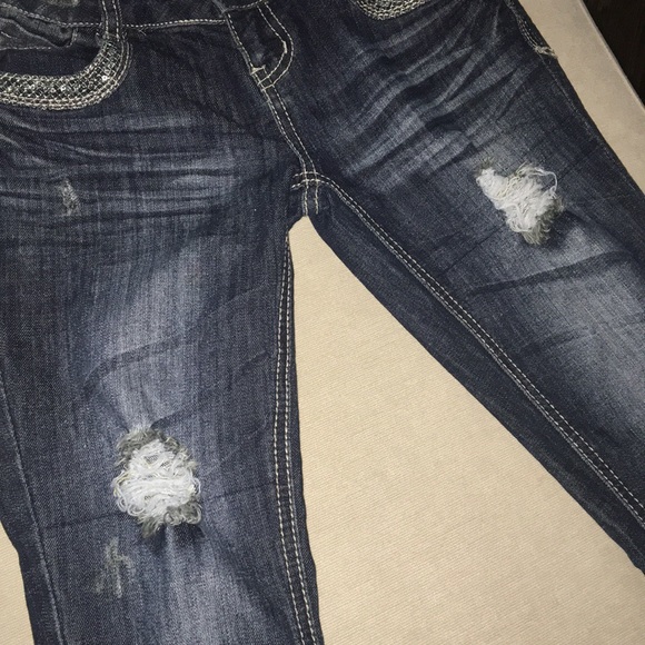 ALMOST FAMOUS DISTRESS CAPRI JEAN - Picture 3 of 8